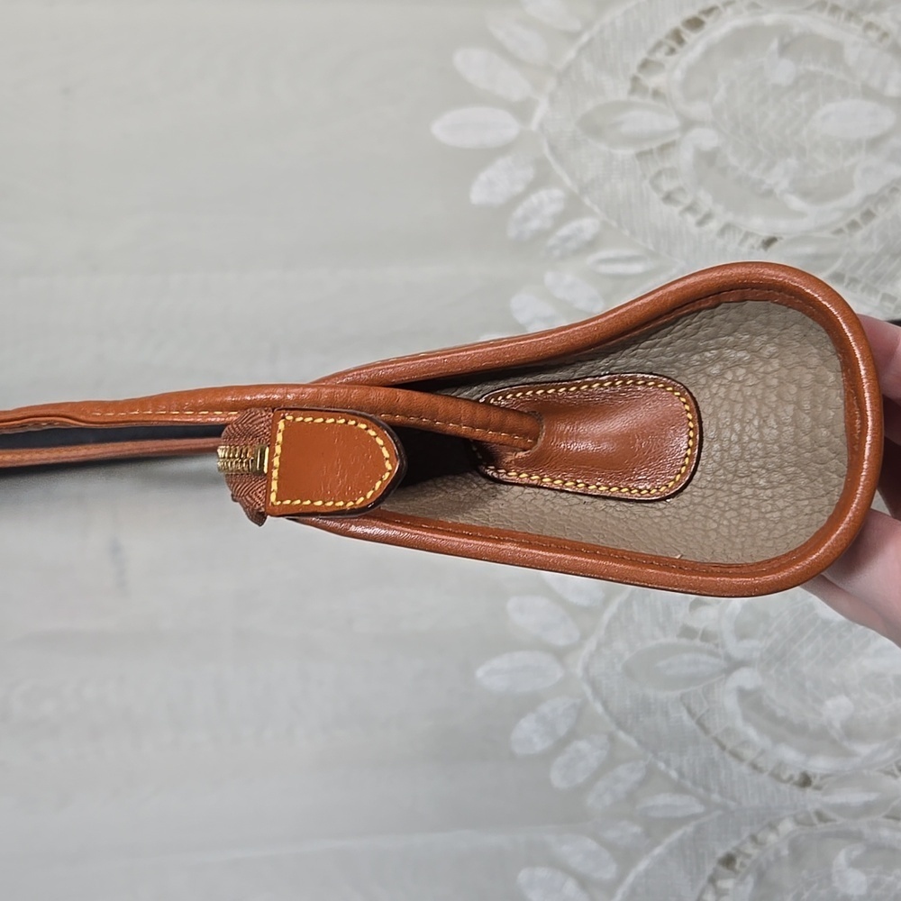Vintage Dooney & Bourke Cross Body Mini Zip Top Purse Bag - Picture 2 of 10